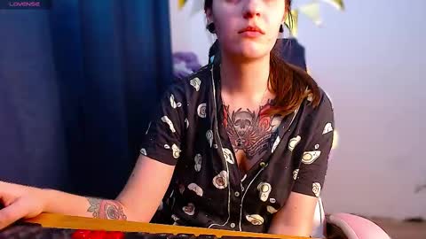 Snapshot of ann_mikele chatting on 03-12-25, 05:28 Ann online show from 03-12-25, 05:28