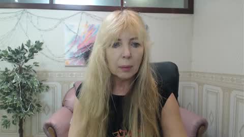 Snapshot of anna_ditrih chatting on 12-29-24, 12:34 Anna Ditrih online show from 12-29-24, 12:34