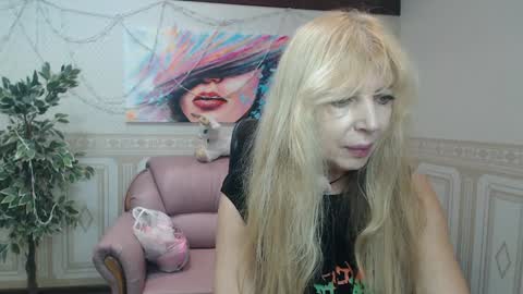 Snapshot of anna_ditrih chatting on 12-30-24, 12:31 Anna Ditrih online show from 12-30-24, 12:31