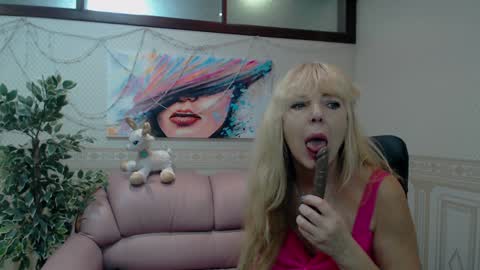 Snapshot of anna_ditrih chatting on 01-09-25, 01:13 Anna Ditrih online show from 01-09-25, 01:13