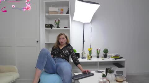 Anna online show from 10-19-25, 04:57