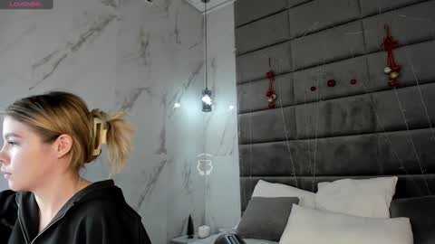 Snapshot of anna_robinson chatting on 01-07-25, 01:06 Anna online show from 01-07-25, 01:06