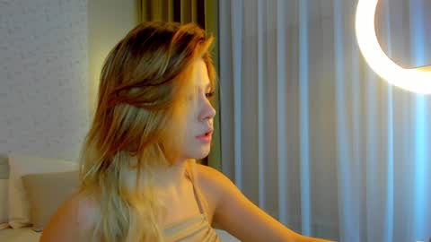 Snapshot of anna_robinson chatting on 01-09-25, 01:18 Anna online show from 01-09-25, 01:18