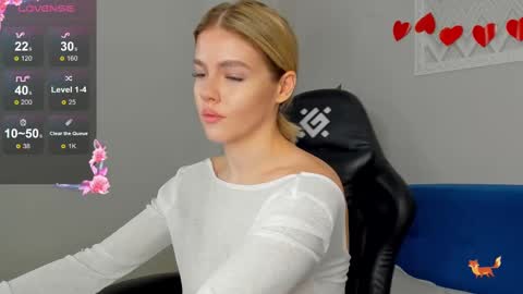 Snapshot of anna_robinson chatting on 02-23-25, 01:24 Anna online show from 02-23-25, 01:24