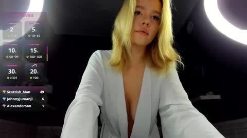 Snapshot of anna_robinson chatting on 09-12-25, 01:28 Anna online show from 09-12-25, 01:28