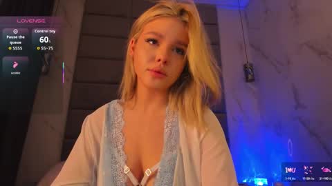 Snapshot of anna_robinson chatting on 10-16-25, 01:39 Anna online show from 10-16-25, 01:39