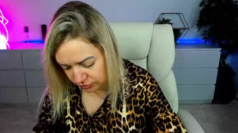 anna_snow9 online show from 10-24-25, 05:48