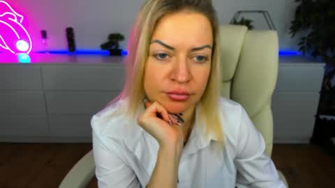 anna_snow9 online show from 11-25-25, 06:57