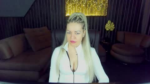 anna_snow9 online show from 04-18-26, 05:33