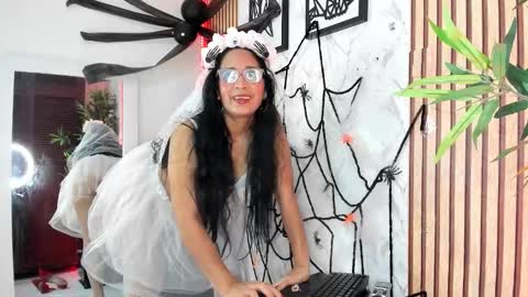 Annaarela online show from 10-31-25, 11:55