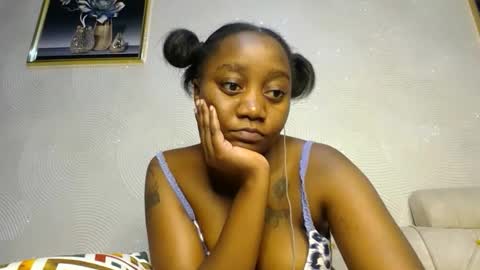 Snapshot of annabel038 chatting on 02-21-25, 01:11 Annabel online show from 02-21-25, 01:11