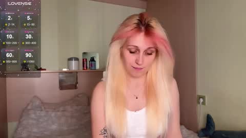 Snapshot of annabel_myr chatting on 09-09-25, 11:10 Annabel online show from 09-09-25, 11:10