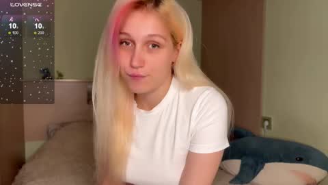 Snapshot of annabel_myr chatting on 09-13-25, 11:10 Annabel online show from 09-13-25, 11:10