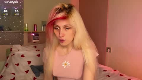 Snapshot of annabel_myr chatting on 09-18-25, 11:01 Annabel online show from 09-18-25, 11:01