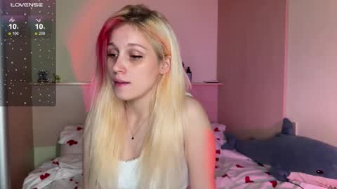 Snapshot of annabel_myr chatting on 09-21-25, 11:23 Annabel online show from 09-21-25, 11:23