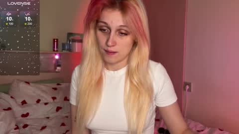 Snapshot of annabel_myr chatting on 09-24-25, 09:12 Annabel online show from 09-24-25, 09:12