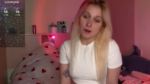 Snapshot of annabel_myr chatting on 10-03-25, 11:07 Annabel online show from 10-03-25, 11:07