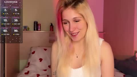 Snapshot of annabel_myr chatting on 10-18-25, 12:39 Annabel online show from 10-18-25, 12:39