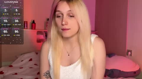 Snapshot of annabel_myr chatting on 10-26-25, 11:05 Annabel online show from 10-26-25, 11:05