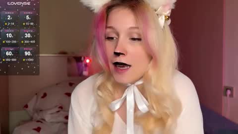 Snapshot of annabel_myr chatting on 10-31-25, 04:08 Annabel online show from 10-31-25, 04:08