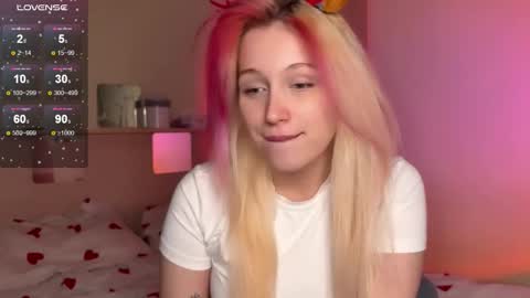 Snapshot of annabel_myr chatting on 12-14-25, 11:04 Annabel online show from 12-14-25, 11:04