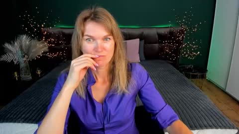 Snapshot of annabel_xxx chatting on 09-25-25, 04:54 Annabel online show from 09-25-25, 04:54