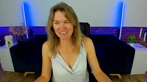 Annabel online show from 09-28-25, 05:46