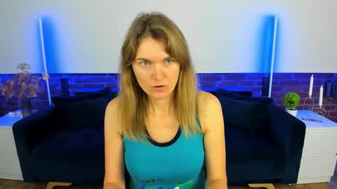 Snapshot of annabel_xxx chatting on 10-26-25, 06:52 Annabel online show from 10-26-25, 06:52