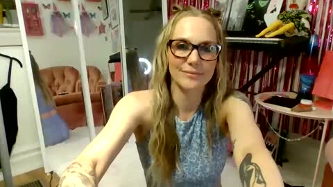 Snapshot of annadelrae444 chatting on 09-10-25, 12:43 annadelrae444 online show from 09-10-25, 12:43