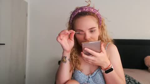 Snapshot of annaevv chatting on 06-25-26, 05:12 annaevv online show from 06-25-26, 05:12