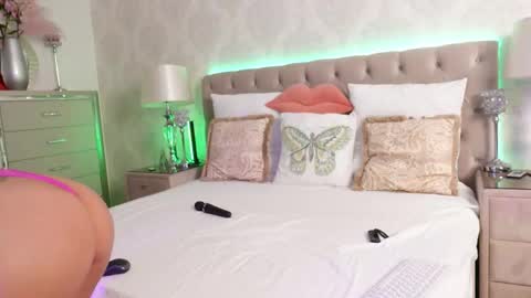 Snapshot of annakarinna chatting on 09-16-25, 03:18 AnnaKarinaX online show from 09-16-25, 03:18