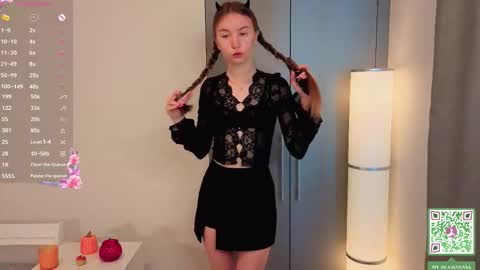 Snapshot of annamarie_foryou chatting on 10-05-25, 06:12 Holly Molly Im Polly online show from 10-05-25, 06:12