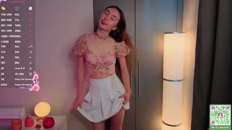 Snapshot of annamarie_foryou chatting on 10-08-25, 06:11 Holly Molly Im Polly online show from 10-08-25, 06:11