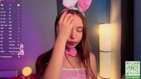 Snapshot of annamarie_foryou chatting on 10-14-25, 06:14 Holly Molly Im Polly online show from 10-14-25, 06:14