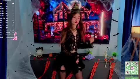 Snapshot of annamarie_foryou chatting on 10-31-25, 06:25 Holly Molly Im Polly online show from 10-31-25, 06:25