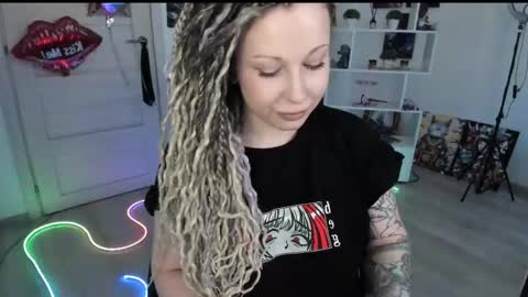 Anna online show from 04-18-26, 08:51