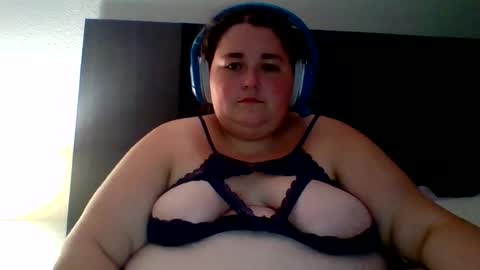 Snapshot of annaoftherealms chatting on 06-19-26, 12:15 annaoftherealms online show from 06-19-26, 12:15