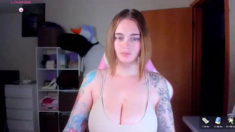 Snapshot of annaroading chatting on 10-26-25, 10:36 AnnaRoading online show from 10-26-25, 10:36