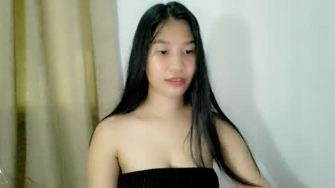 Snapshot of annarot chatting on 09-20-25, 08:04 Riane online show from 09-20-25, 08:04