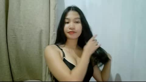 Snapshot of annarot chatting on 10-12-25, 01:21 Riane online show from 10-12-25, 01:21