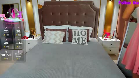 Anna online show from 10-19-25, 01:06