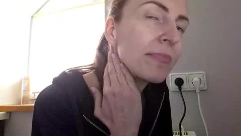 Anna online show from 04-28-26, 09:47