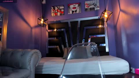 Snapshot of anne_brown1 chatting on 11-11-25, 05:35 Anne online show from 11-11-25, 05:35