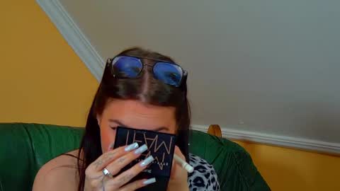 Anne online show from 11-21-25, 07:29