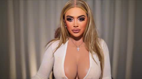 Snapshot of annecalifornia chatting on 12-01-25, 04:17 Anne Hart online show from 12-01-25, 04:17