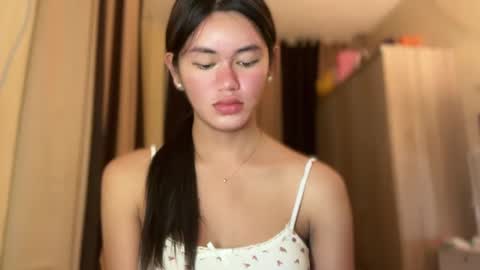 Snapshot of annedee_ chatting on 12-20-24, 08:49 Kim online show from 12-20-24, 08:49