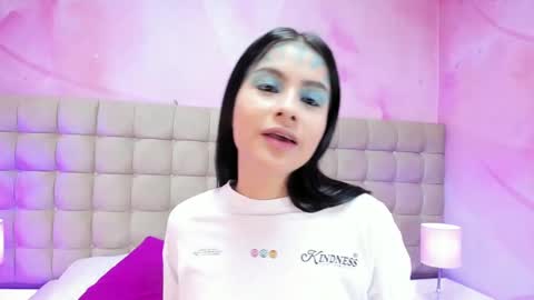 Snapshot of annedixie chatting on 10-21-25, 03:07 Anne online show from 10-21-25, 03:07