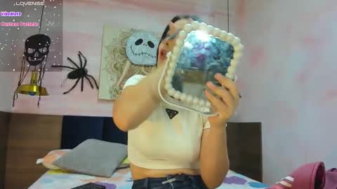 Snapshot of annedixie chatting on 10-30-25, 03:08 Anne online show from 10-30-25, 03:08