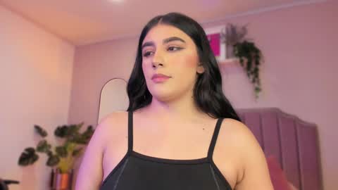Snapshot of anneee_ chatting on 12-14-24, 02:12 Anne online show from 12-14-24, 02:12