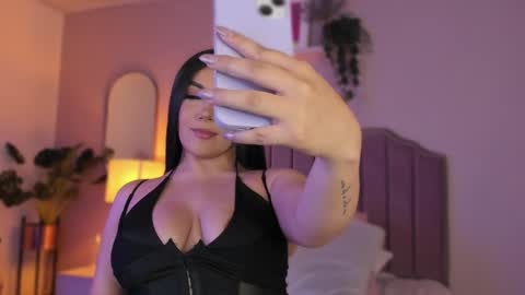 Snapshot of anneee_ chatting on 01-13-25, 10:24 Anne online show from 01-13-25, 10:24